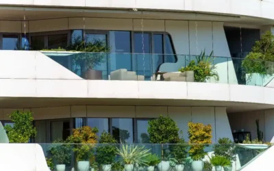 Cam Balkon ile Bahçe Görüntüsünü Genişletin
